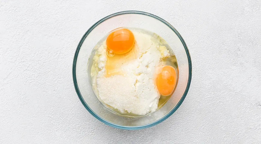 Жареные макароны с творогом: шаг 3