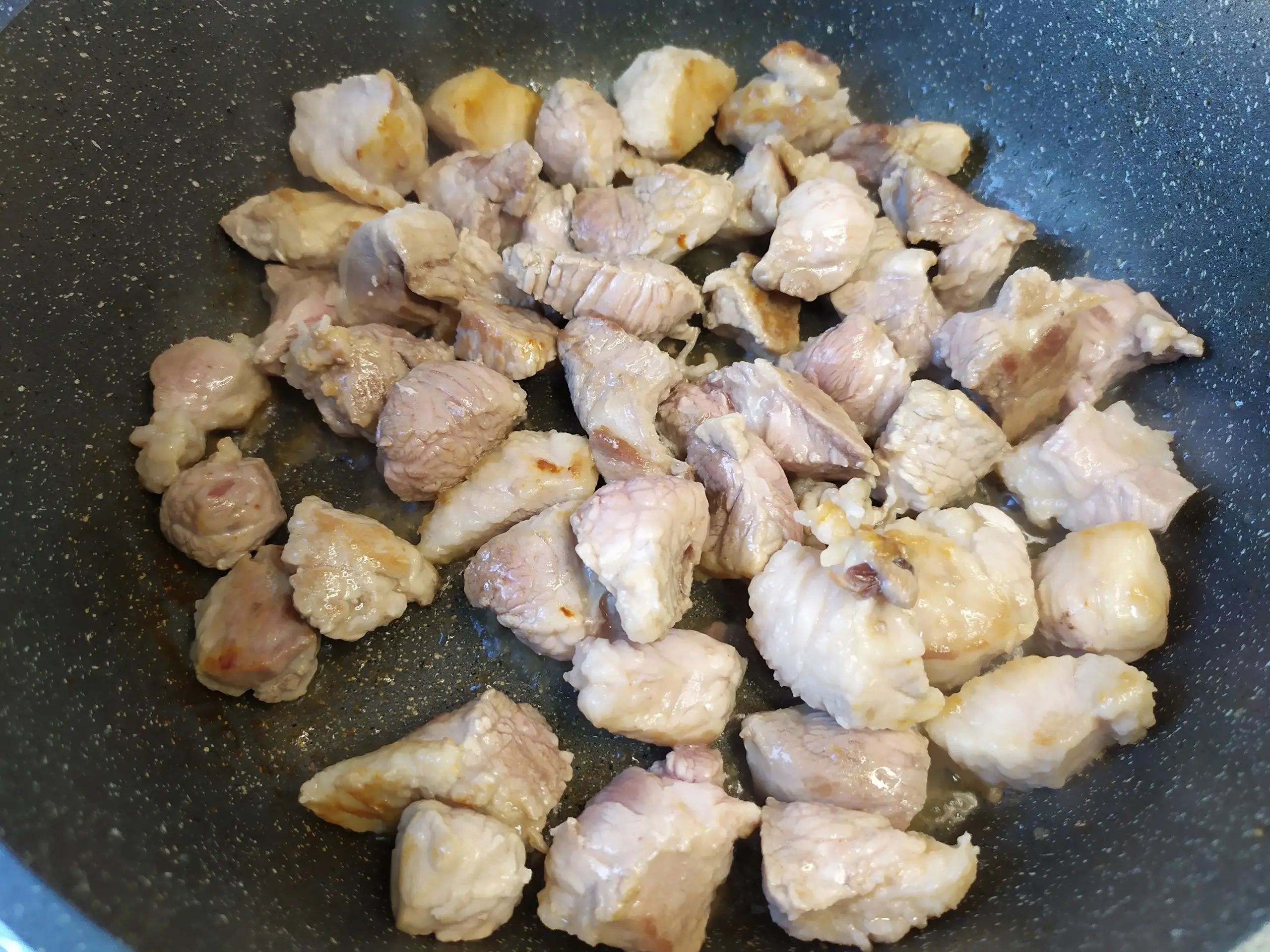 Шаг 3: Жаркое со свининой и грибами