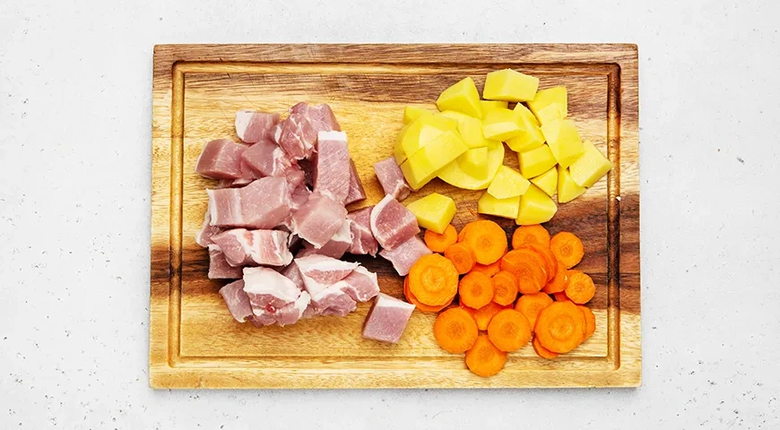 Жаркое в горшочке из теста: шаг 3