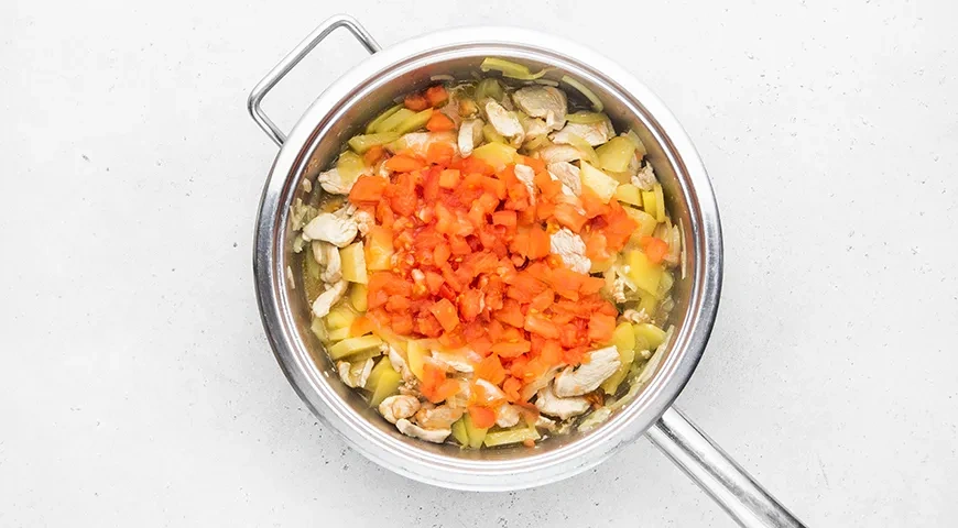 Азу из курицы с солеными огурцами: шаг 4