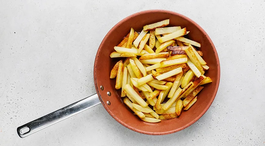 Азу по-татарски из говяжьей тушенки: шаг 4