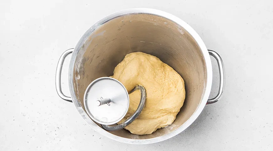 Берлинеры – классические пончики с джемом: шаг 4