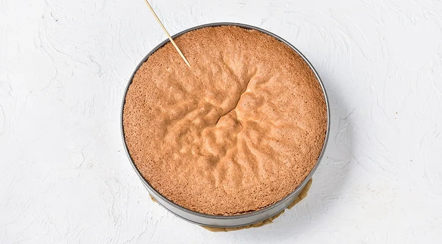 Бисквит на кипятке: шаг 4