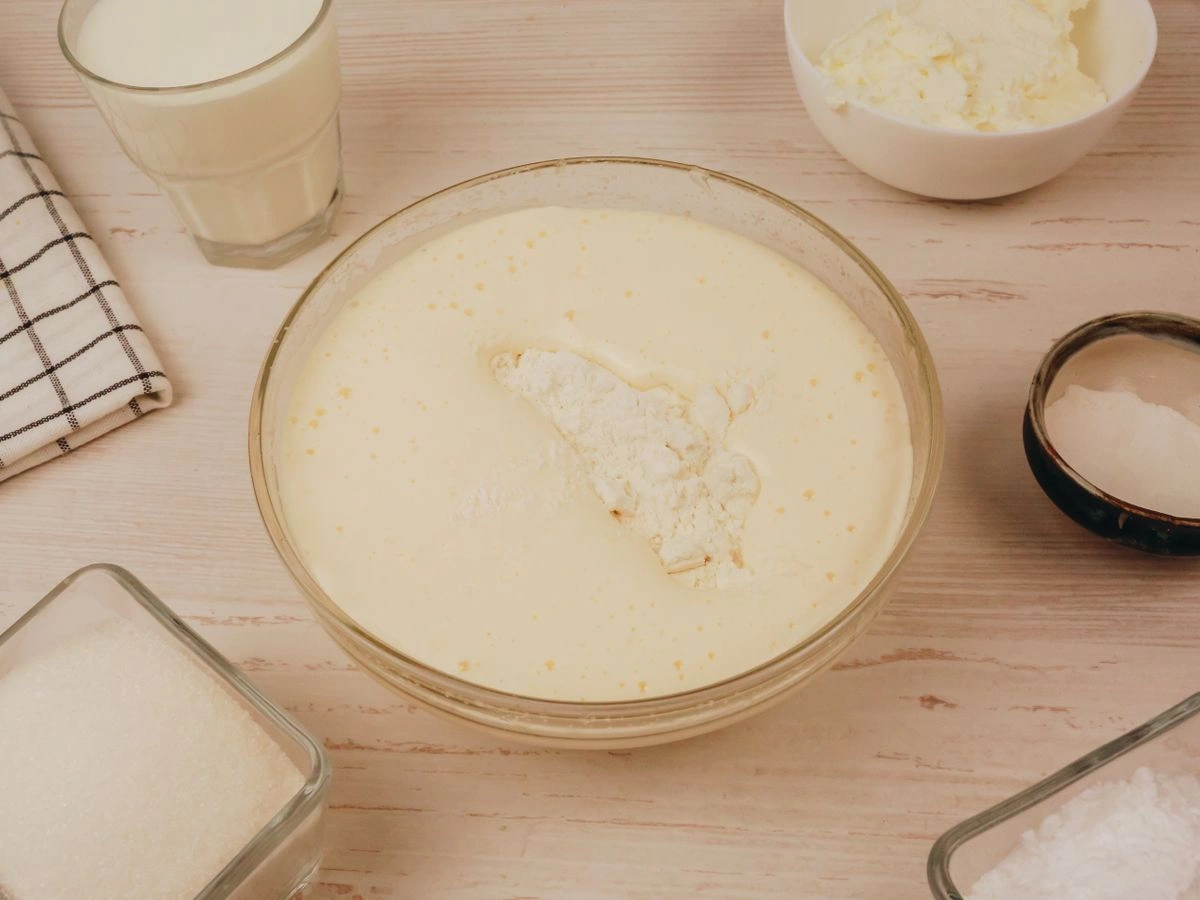 Шаг 4: Бисквит с творожным кремом и бананом