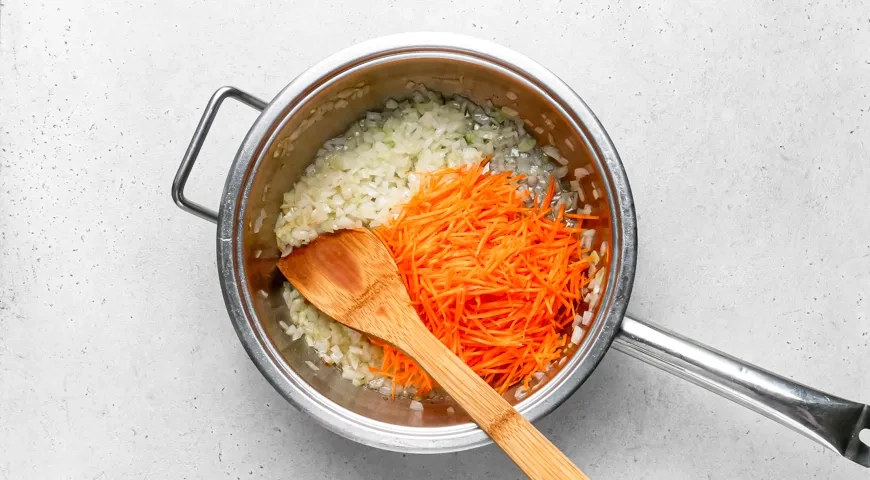 Борщ с тушенкой: шаг 4