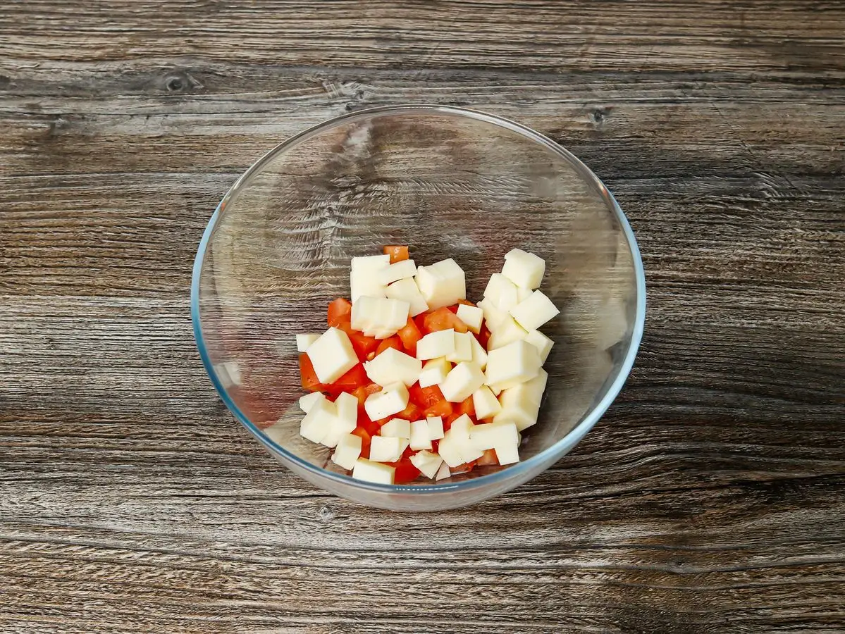 Шаг 4: Брускетта с моцареллой и томатами «Пинк Парадайз»