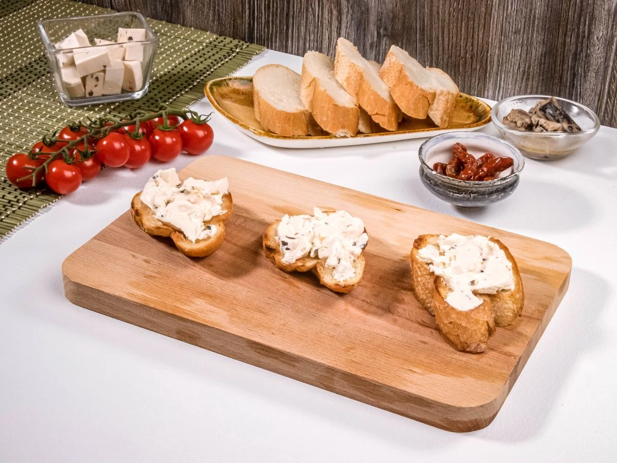 Шаг 4: Брускетта с сардинами, сыром и томатами