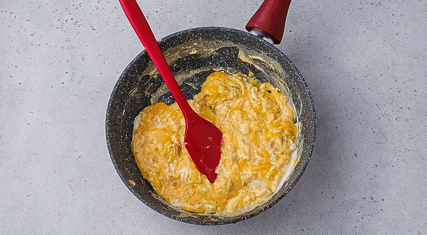 Буррито с яйцом, сыром и кукурузой: шаг 4