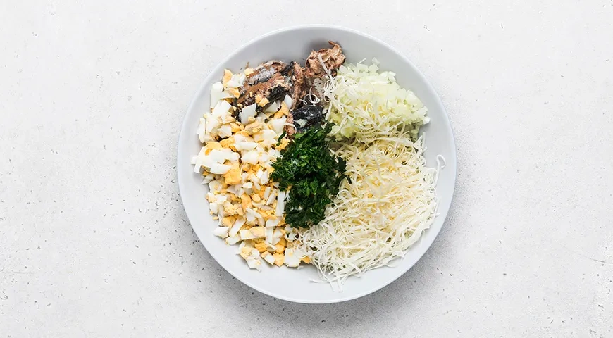 Бутерброды с сайрой и яйцом: шаг 4