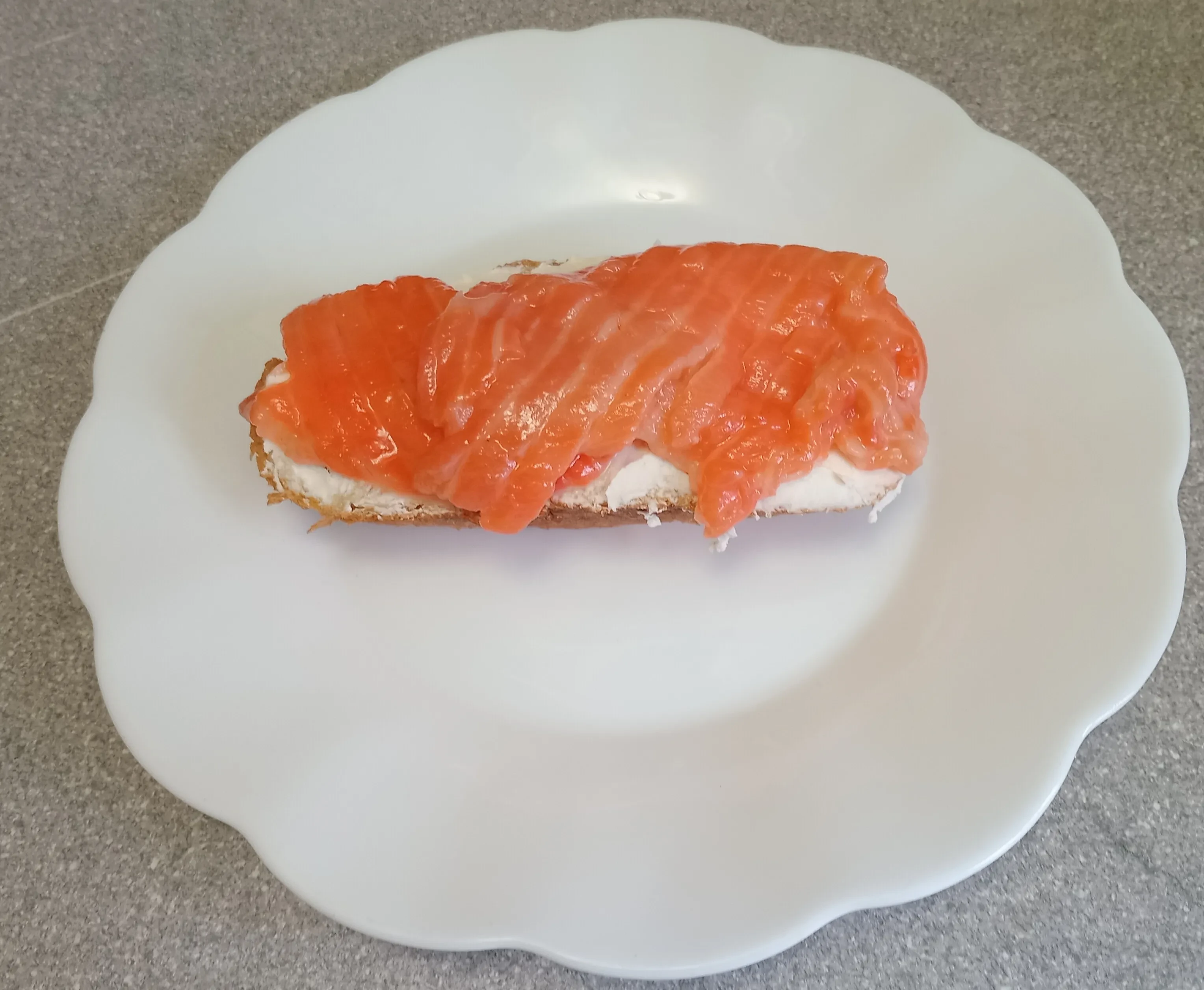 Бутерброды с солёной форелью: шаг 4