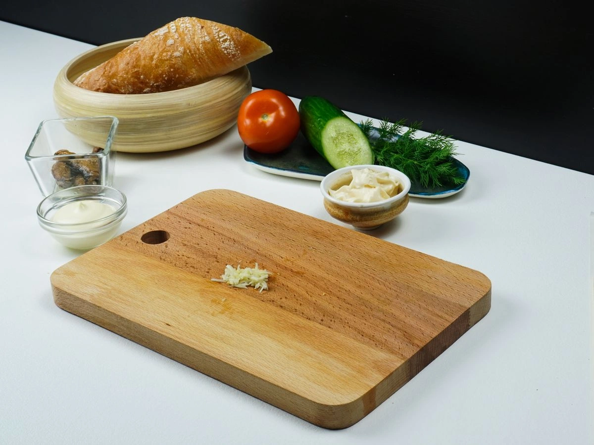 Шаг 4: Бутерброды со шпротами и сыром