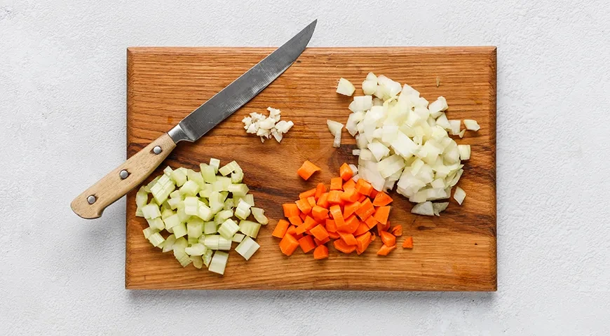 Быстрый суп из свежих шампиньонов, картофеля и моркови: шаг 4