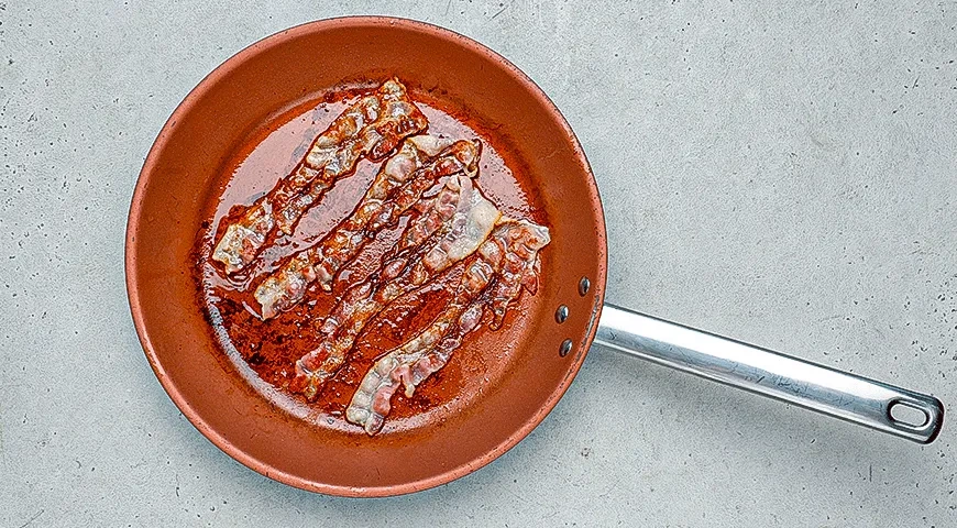 Чафли с авокадо, беконом и помидорами: шаг 4