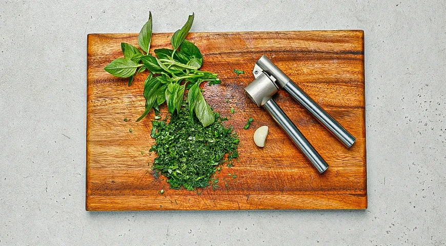 Чафли с творожным сыром, огурцом и зеленью: шаг 4