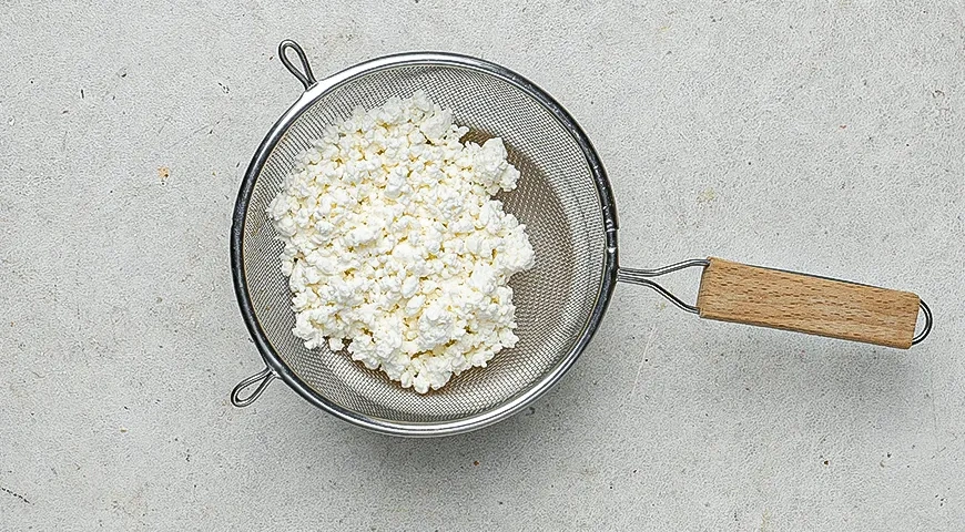 Чафли с зерненым творогом, ягодами и мятой: шаг 4