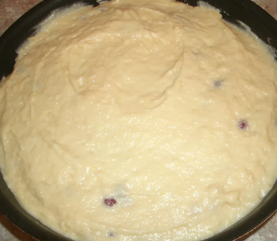 Черно-белый пирог с брусникой: шаг 4