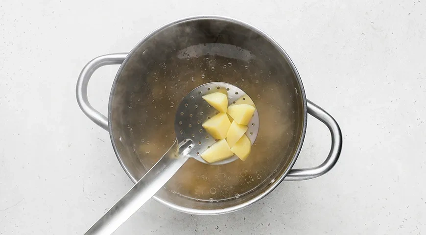 Домашние щи с капустой, мясом и молоком: шаг 4