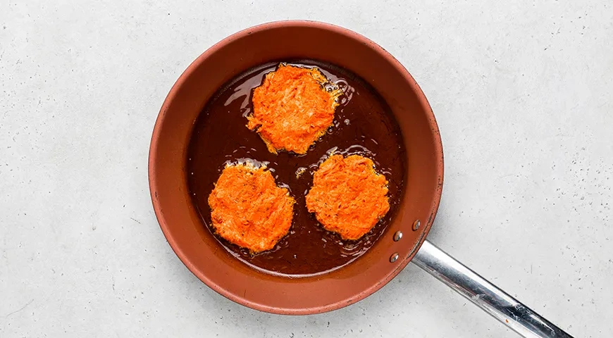 Драники из моркови: шаг 4