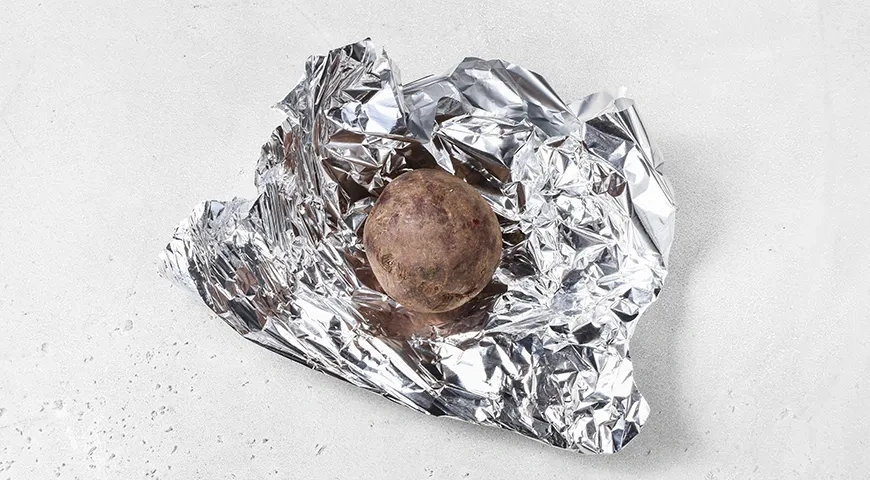 Дрожжевые пирожки со свеклой и яблоками на сковороде: шаг 4