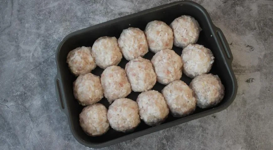 Ежики в томатном соусе: шаг 4