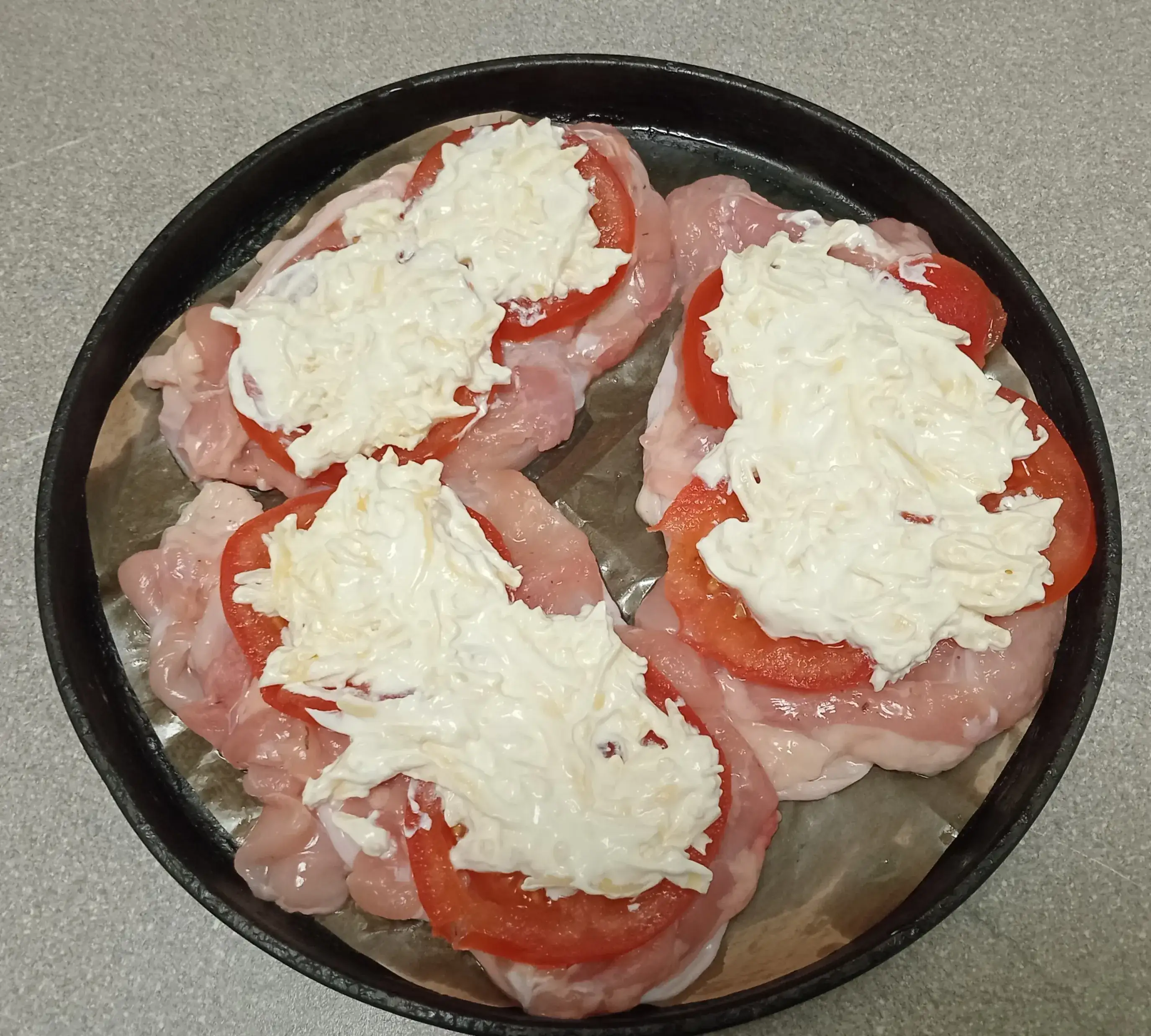 Филе куриного бедра под помидорами: шаг 4