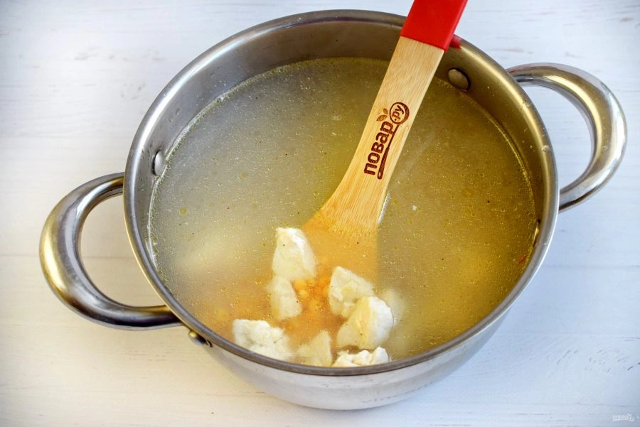 Шаг 4: Гороховый суп с чесночным и рулет и ками