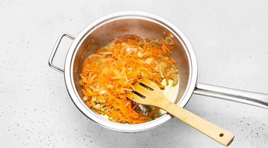 Гречка с фрикадельками на сковороде: шаг 4