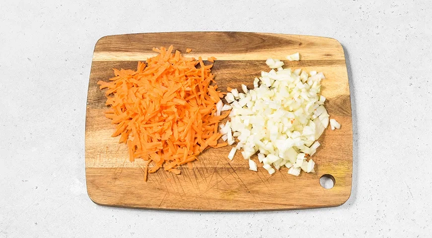 Гречка с котлетами на сковороде: шаг 4