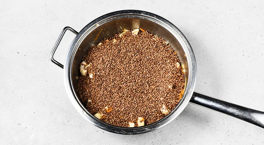 Гречка с курицей на сковороде: шаг 4