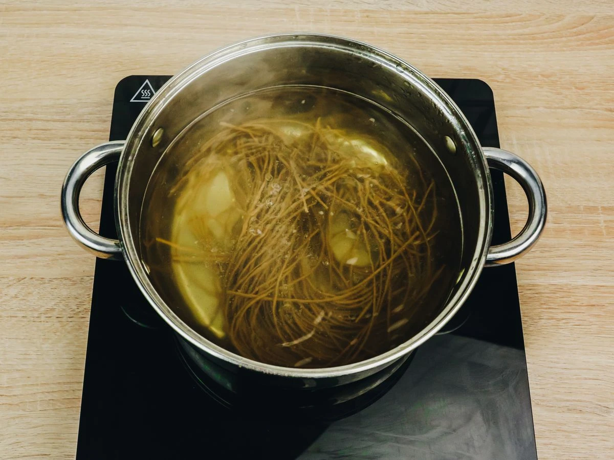 Шаг 4: Гречневая лапша с овощами и грибами