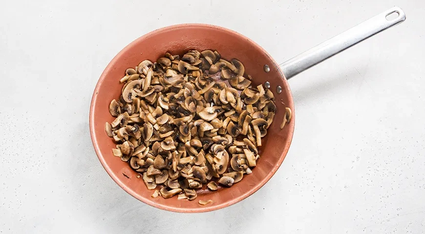 Грибной суп из шампиньонов с картофелем: шаг 4