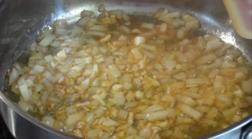 Грудка индейки с зелеными и черными оливками: шаг 4