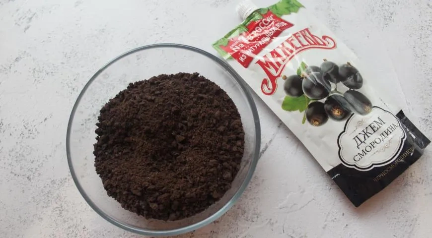 Грядка «Махеевъ» с клубникой к 14 февраля: шаг 4