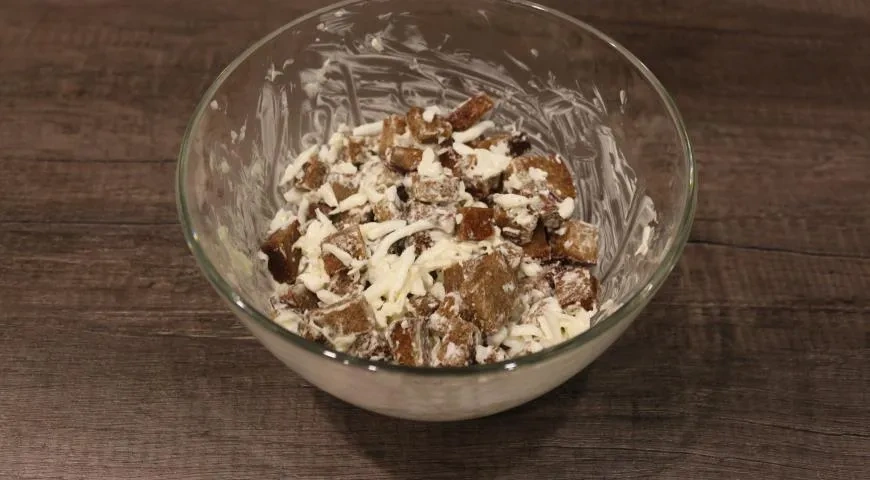 Хлебный салат: шаг 4