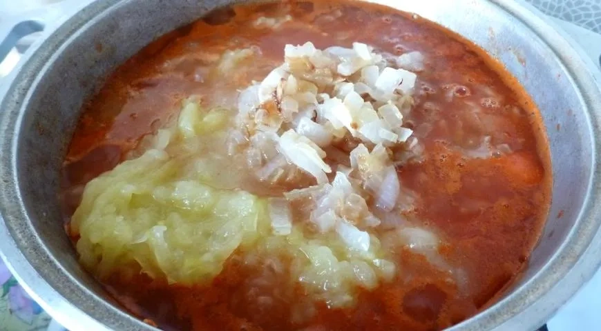 Икра из кабачков, помидоров и лука: шаг 4