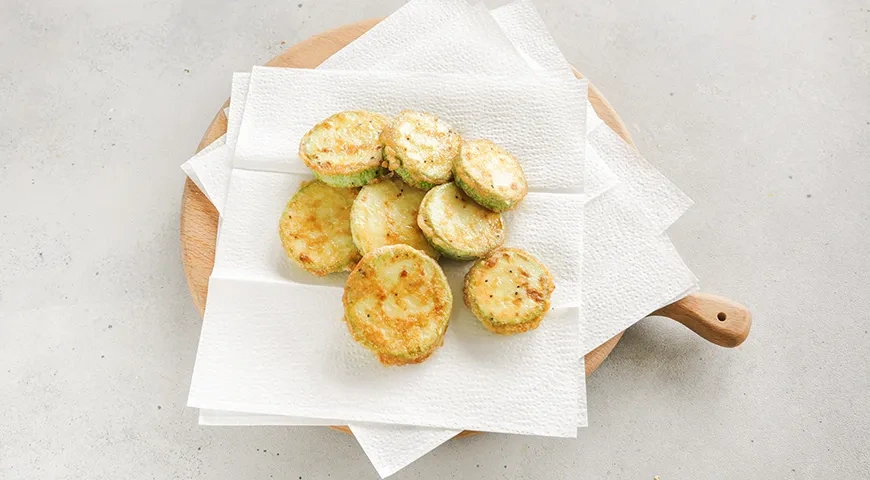 Кабачки в кляре на сковороде: шаг 4