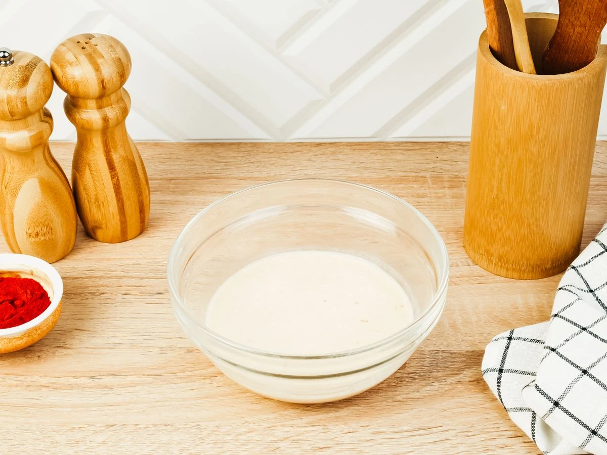 Шаг 4: Картофель в кляре со сметанным соусом