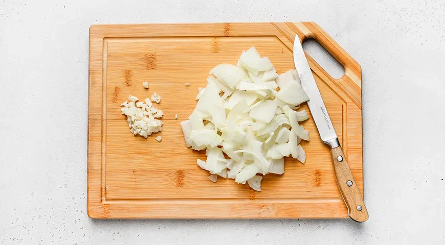 Картошка в сметанном соусе с луком: шаг 4