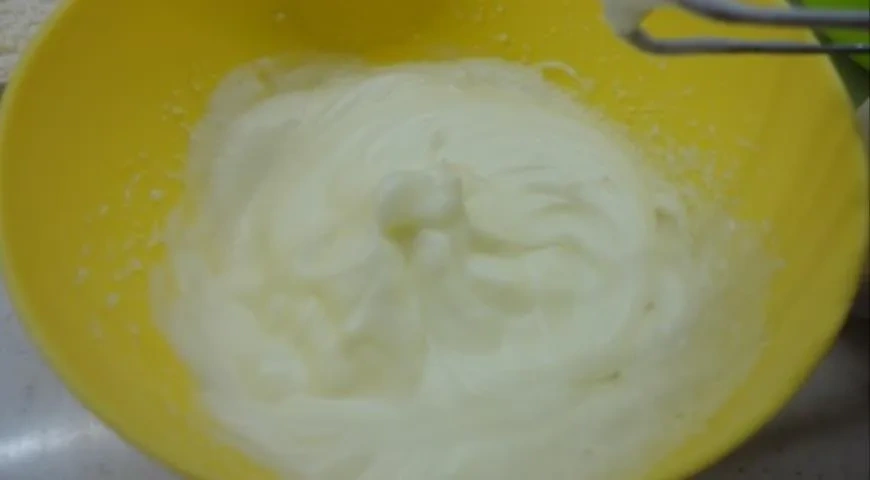 Кекс на оливковом масле с персиками: шаг 4