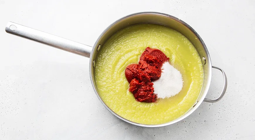 Кетчуп из кабачков с томатной пастой на зиму: шаг 4