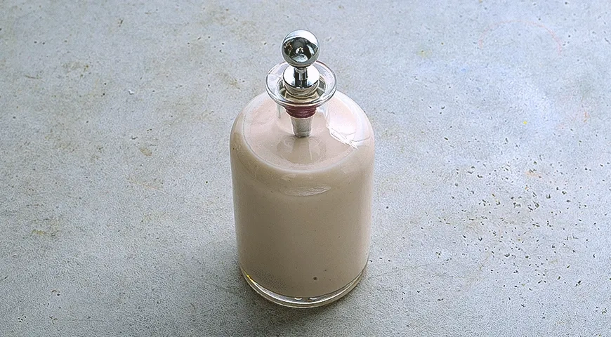 Клубничный ликер со сливками в домашних условиях: шаг 4