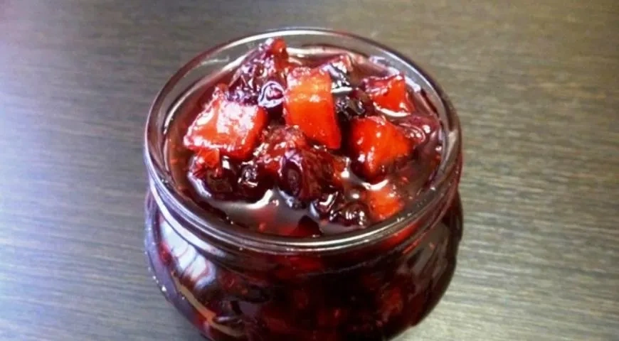 Клюквенное варенье с айвой и имбирем: шаг 4