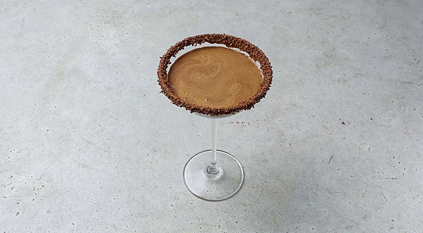 Коктейль «Шоколадный моктини» (Chocolate Mocktini): шаг 4
