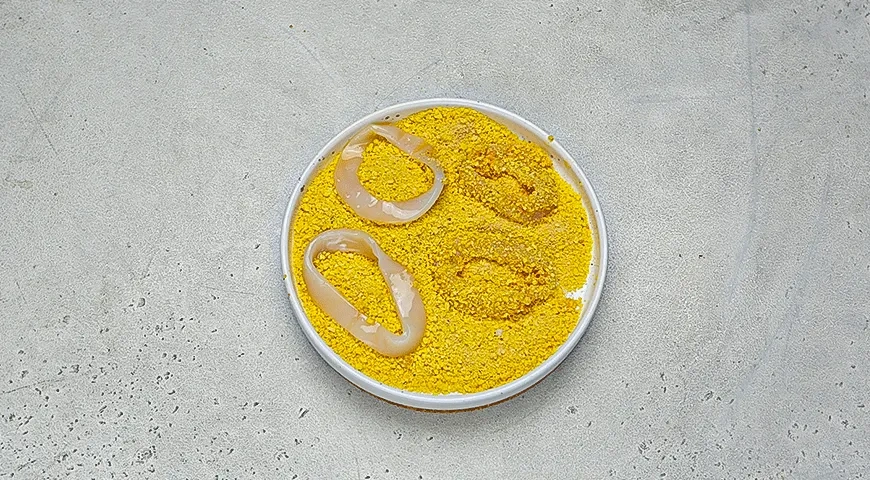 Кольца кальмара в панировке из кукурузных хлопьев: шаг 4