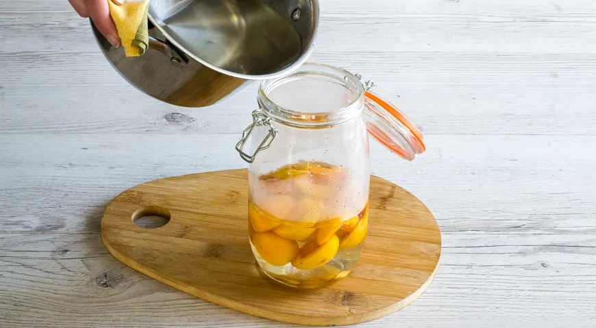 Компот из абрикосов на зиму: шаг 4