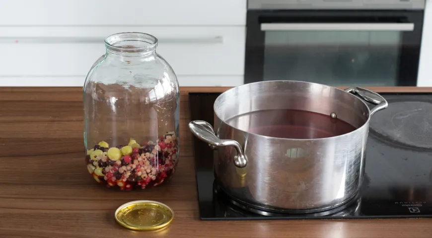 Компот из крыжовника и смородины: шаг 4