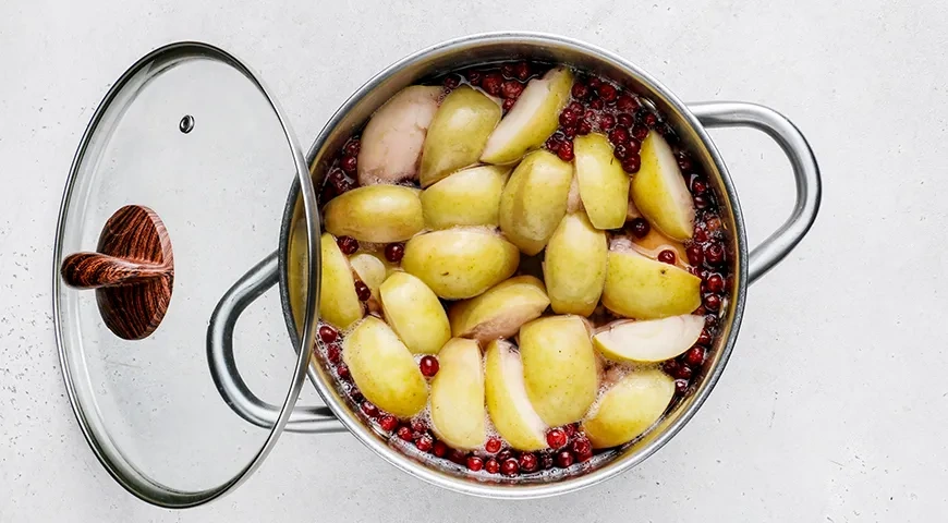Компот из яблок и клюквы: шаг 4