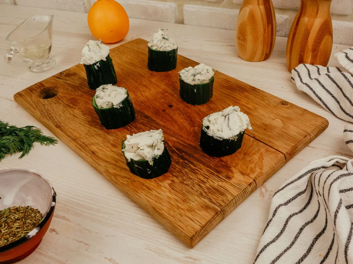 Шаг 4: Корзинки из огурцов с копченым лососем