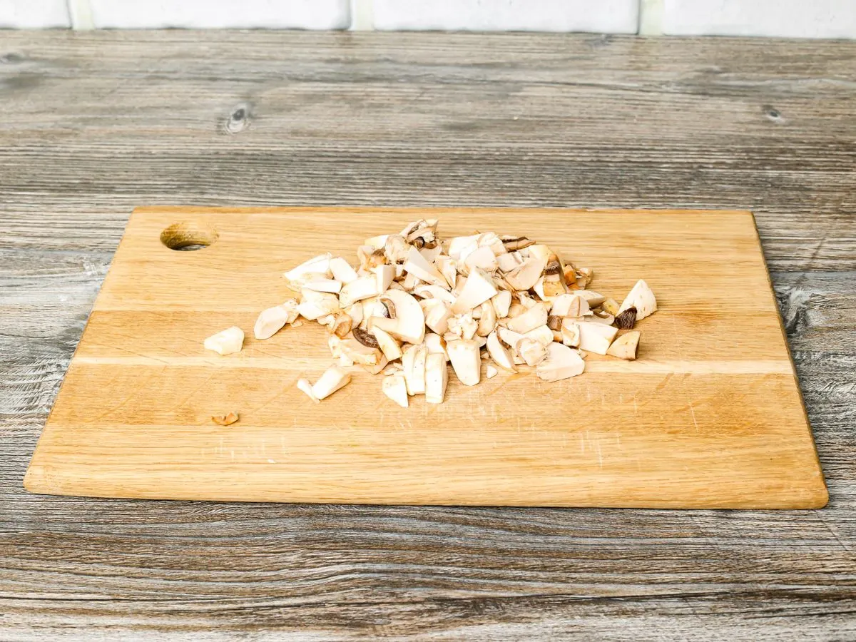 Шаг 4: Котлета по-киевски с грибами