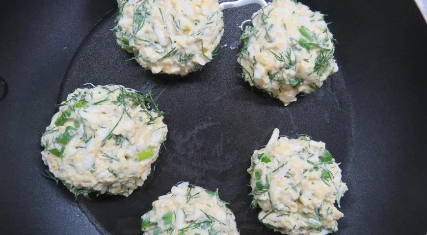 Котлетки из вареных яиц с зеленью: шаг 4